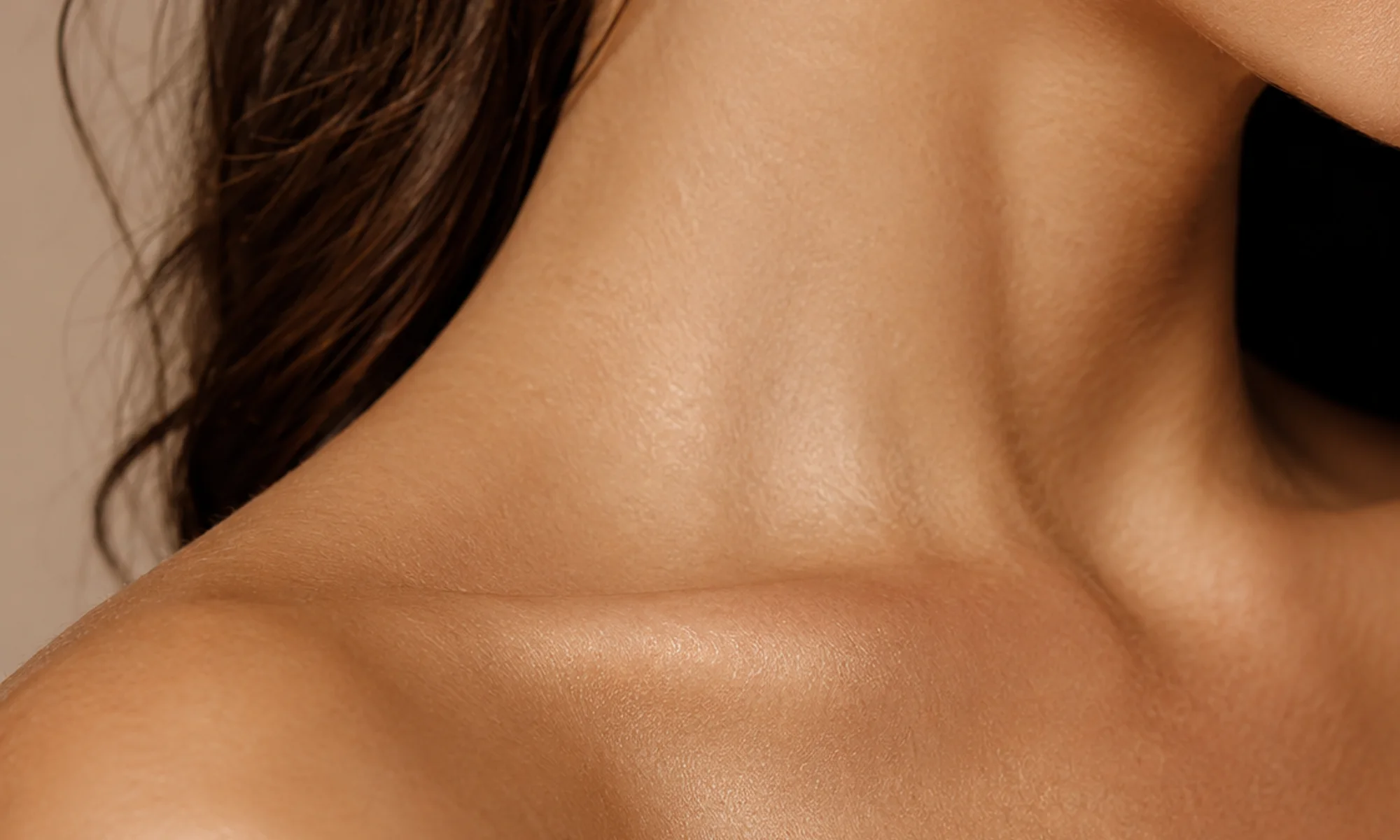 Detalle de piel de cuello y hombro para bioestimulación